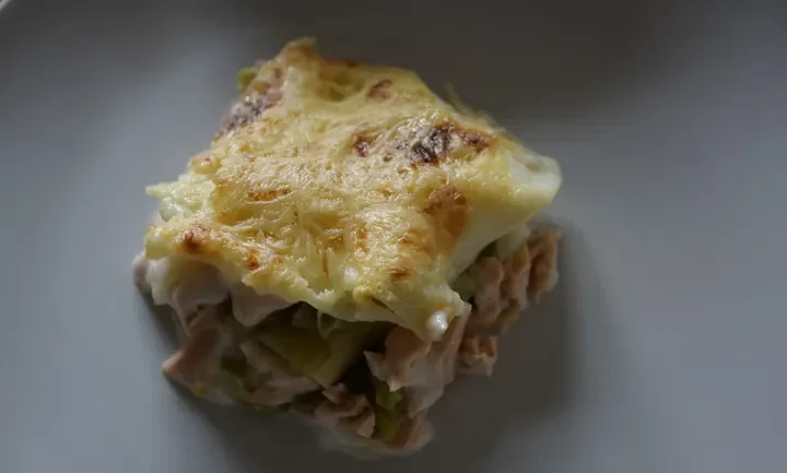 Photographie : Lasagne au saumon et fondue de poireaux