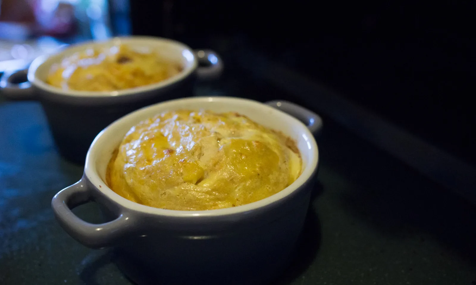 Mini-clafoutis de thon au maïs — photographie originale