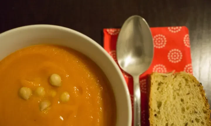 Photographie : Velouté de carottes aux pois chiches