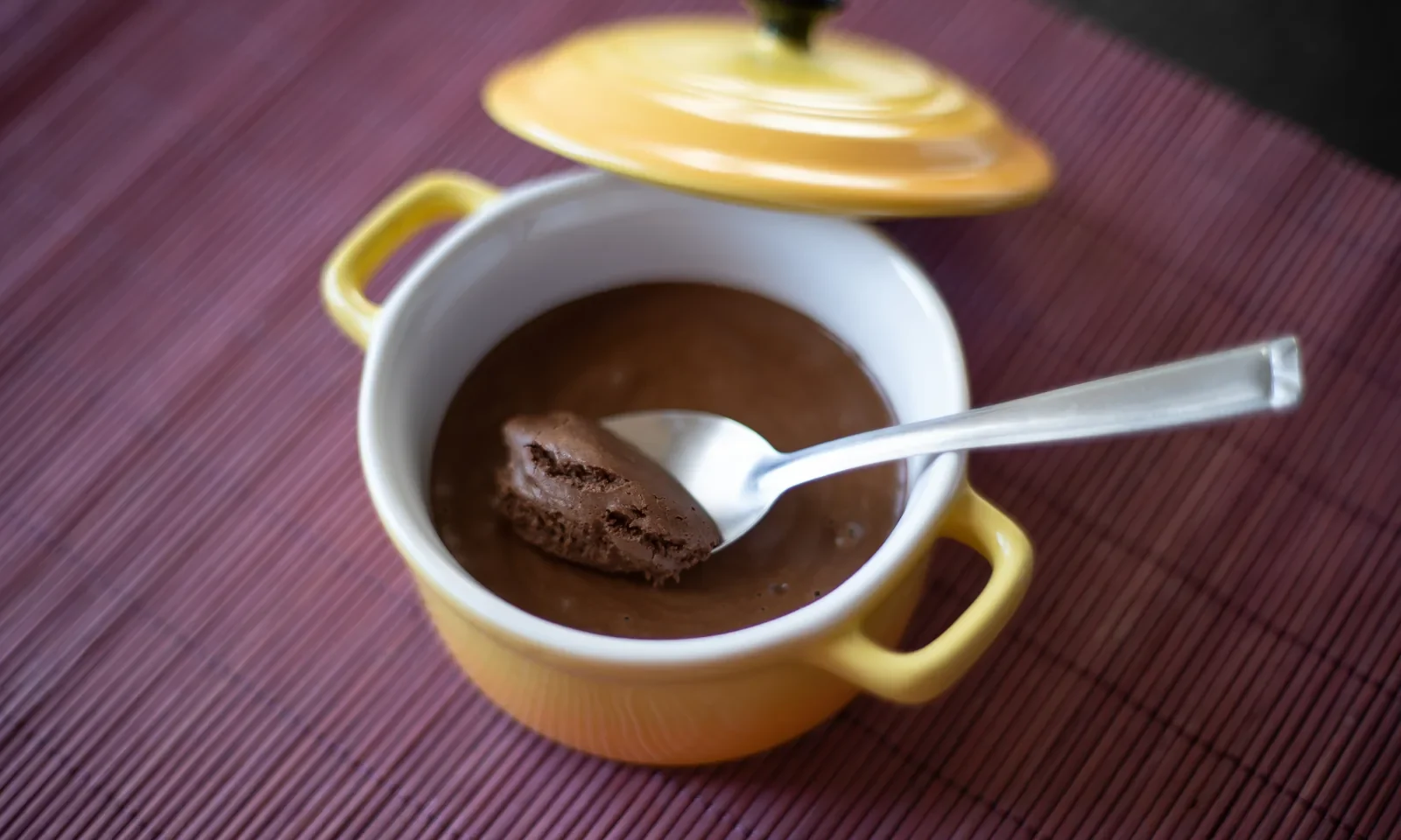 Mousse au chocolat vegan — photographie originale